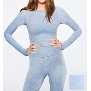 SEAMLESS WORKOUT CROPPED CREW